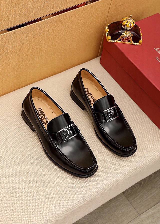 商品商标：Ferragamo 菲拉格慕 休闲皮鞋正码码数: 38-44 45订制 商品材料：精选 进口头层开边珠牛皮鞋面+奢华五金扣，进口水染牛皮内里。强烈立体