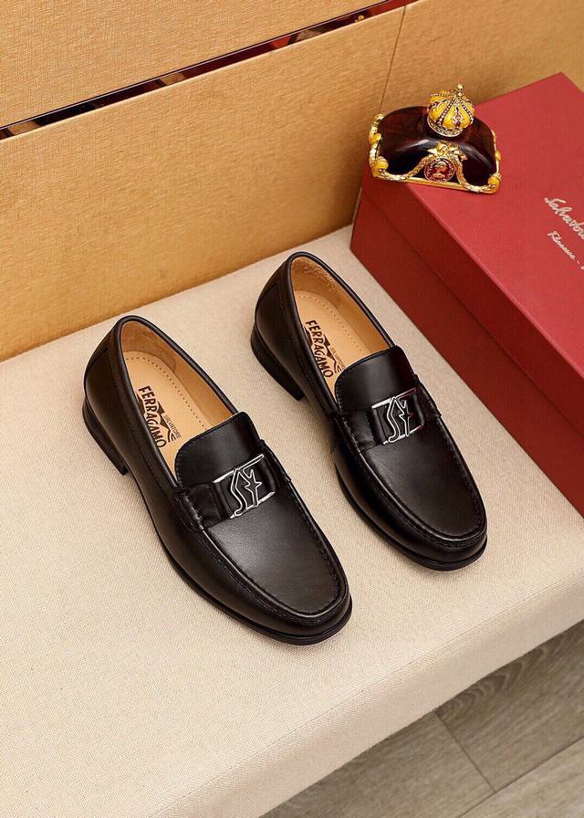 商品商标：Ferragamo 菲拉格慕 休闲皮鞋正码码数: 38-44 45订制 商品材料：精选 进口头层小牛皮鞋面+奢华五金扣，进口水染牛皮内里。强烈立体视觉