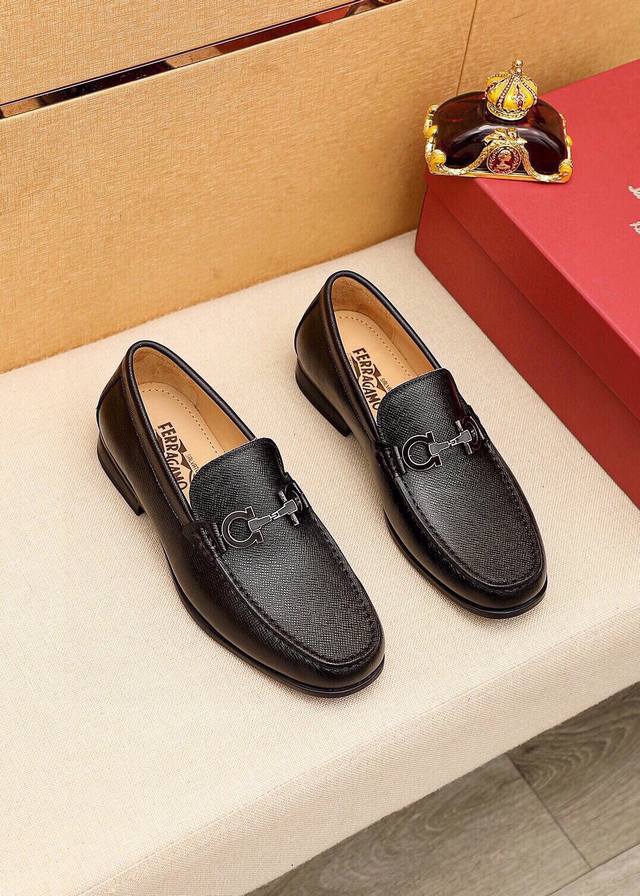 商品商标：Ferragamo 菲拉格慕 休闲皮鞋正码码数: 38-44 45订制 商品材料：精选 进口头层十字纹牛皮鞋面+奢华五金扣，进口水染牛皮内里。强烈立体
