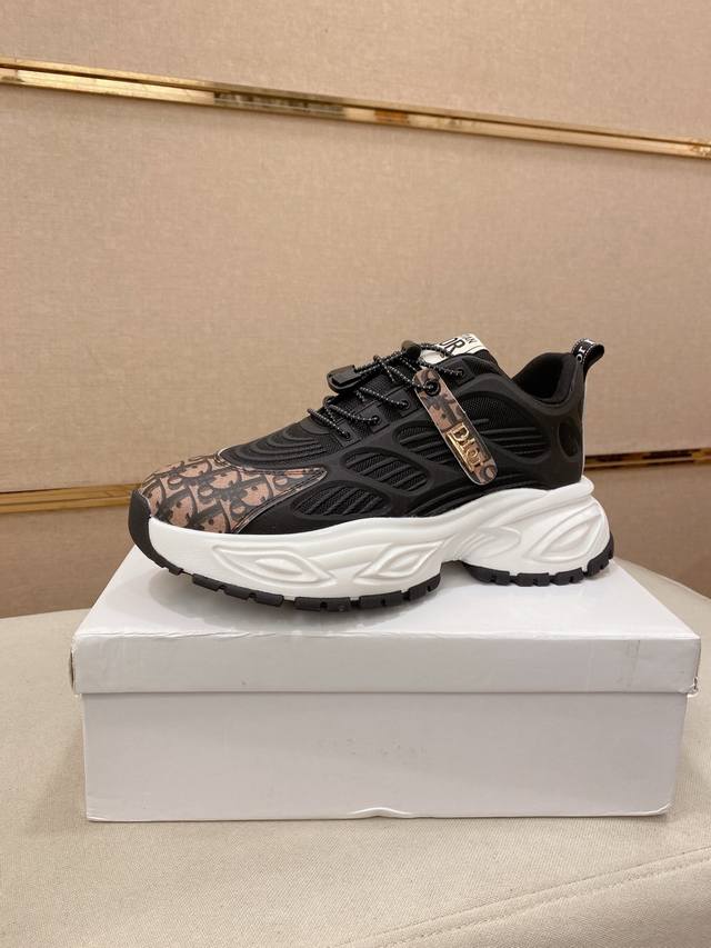 工厂P价 迪奥D 新款专柜同步发售，鞋面意大利进口头层牛皮，全进口羊皮内里，完全1比1复刻，鞋底：原厂特供原版底，独家活动成型底超级舒适，原厂跟单货，高品质，可
