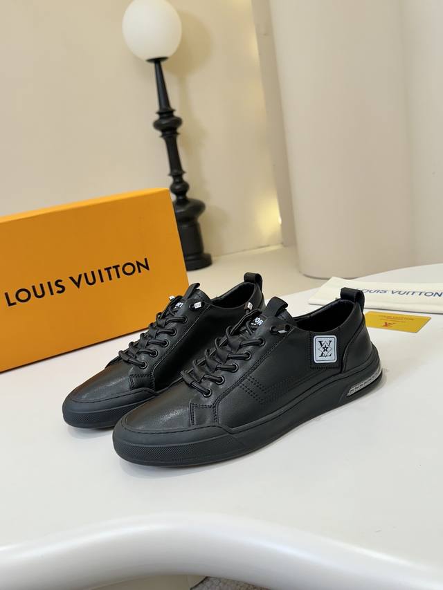 Louis Vuitton 路威易登 Lv 男士意大进利口头层牛皮面料、内里采用防臭抗菌羊皮、鞋底橡胶防滑大底；独家活成动型垫脚超级舒适，跟单货，细决节定品质、