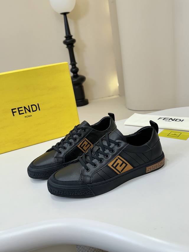 最新款Fendi芬迪 官网全首球发 品芬牌迪 玫瑰] 高端货 靓版， 材质：原意大利版头层小牛皮配洲欧顶级羊皮内里 码数：38-44 工艺：原工版艺 颜色：黑