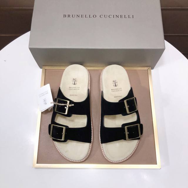 出厂价P 品牌：Bc码数：38–44 45定制 等级：专柜 原单材料：原版鞋面 耐磨轻便柔软舒适大底款式类别：夏季新款拖鞋 年轻时尚 脚感舒适 颜色：多色可选