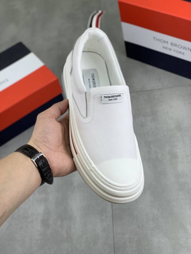 工厂P价P 实价 Thom Browne 汤姆.布朗 Tb官网同款 原单爆款运动鞋 头层牛皮加透气布料1：1原板 羊皮内里鞋身配件开模 品质 亲们你还为穿着搭配