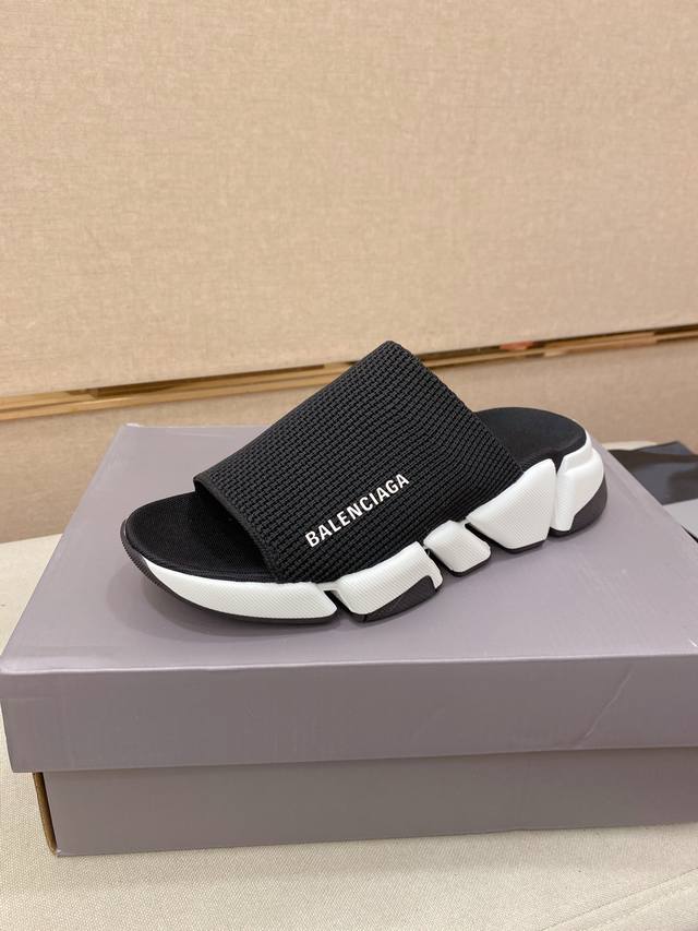 工厂P价 Balenciag A拖鞋 升级版推出Speed 2.0 版本全新袜子鞋拖鞋 原厂货 绝非通版 2.0版的袜子部分可以把脚背和脚踝完全包裹起来，鞋面是