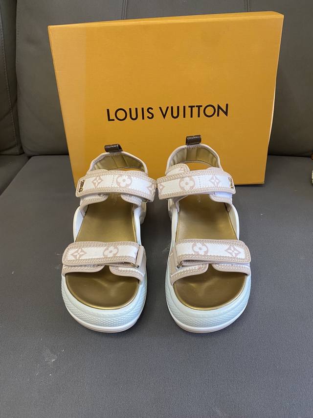 L家 顶级 Size: 女款35-40，41 42订做Lv 路易威登 驴牌 L家 女款 Archlight系列 厚底 魔术贴 凉鞋原版购入开发 做货 本款 Lv