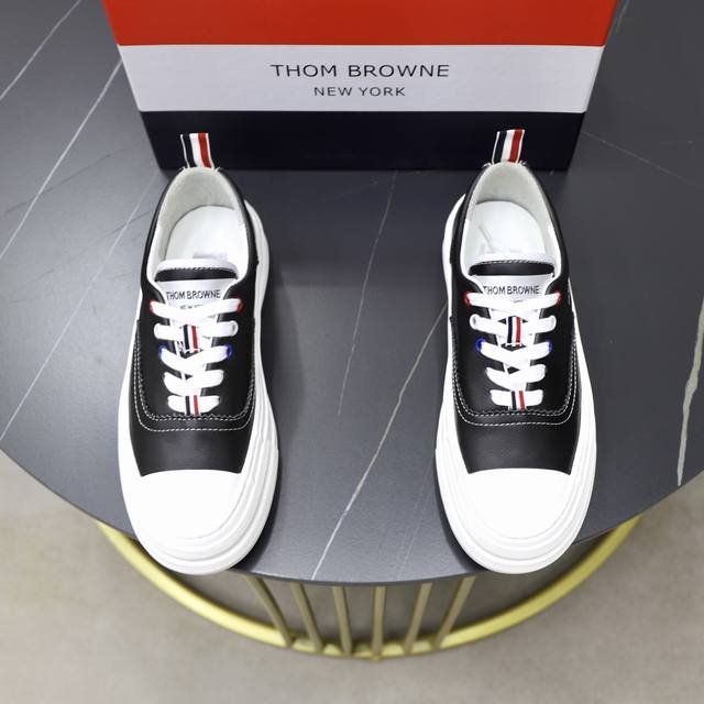 出厂价Pp： Thom Browne#汤姆.布朗尼Tb.爆款热卖高档牛皮拼接 舒适羊皮内里 橡胶耐磨大底，立体感十足时尚百搭38-45 45订做不退换