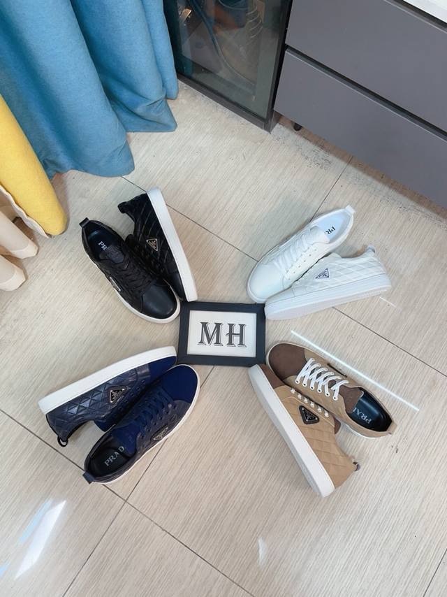 出厂价P 普拉达 Prada 奢华时尚的高端产品完美的楦型加上顶级的手工制作，使得本款鞋子立马形成了一股浓郁的贵族气息。进口头层牛皮搭配布洛克雕花工艺真皮内里法