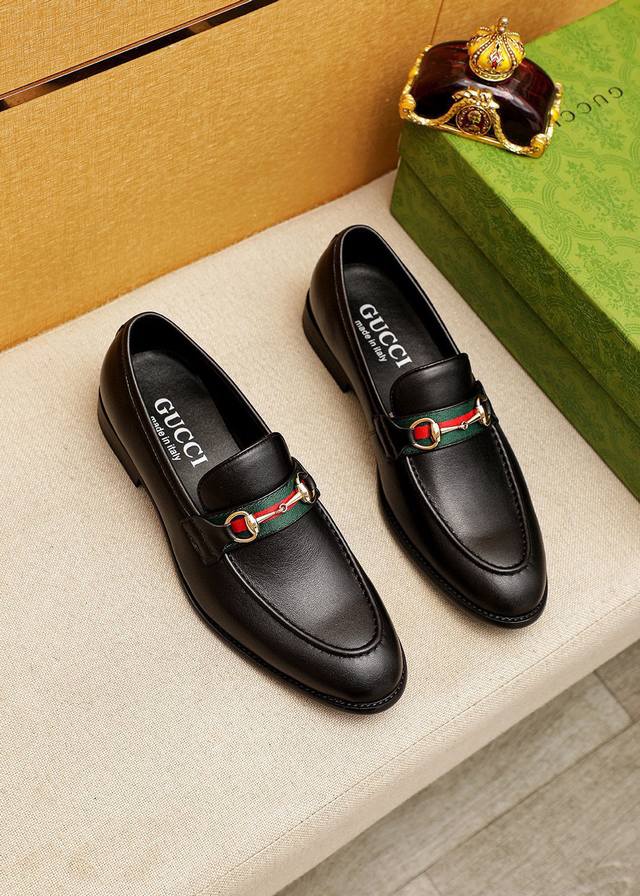 商品商标：Gucci 古驰 休闲皮鞋正码码数: 39-44 38.45.46订制 商品材料：精选 进口头层小牛皮鞋面+原版五金扣，进口羊皮内里。强烈立体视觉效果