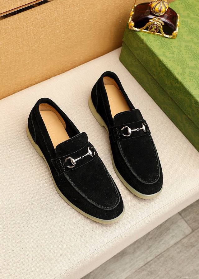 商品商标：Gucci 古驰 休闲皮鞋正码码数: 38-44 45订制 商品材料：精选 进口头层磨砂牛皮+奢华五金扣，进口小染牛皮内里。强烈立体视觉效果，原版橡胶