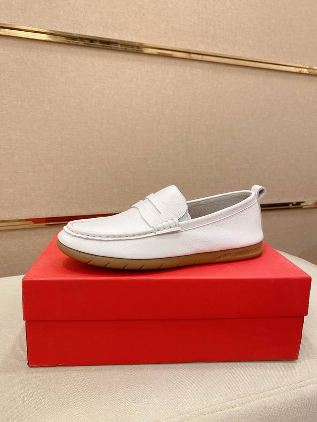 工厂P价 菲拉格慕 Ferragamo 男鞋原单货！世界顶级品牌..奢华品质.... 时尚 上脚高档次 ..给你低调奢华的舒适体验。鞋面采用纯意大利进口原板头层