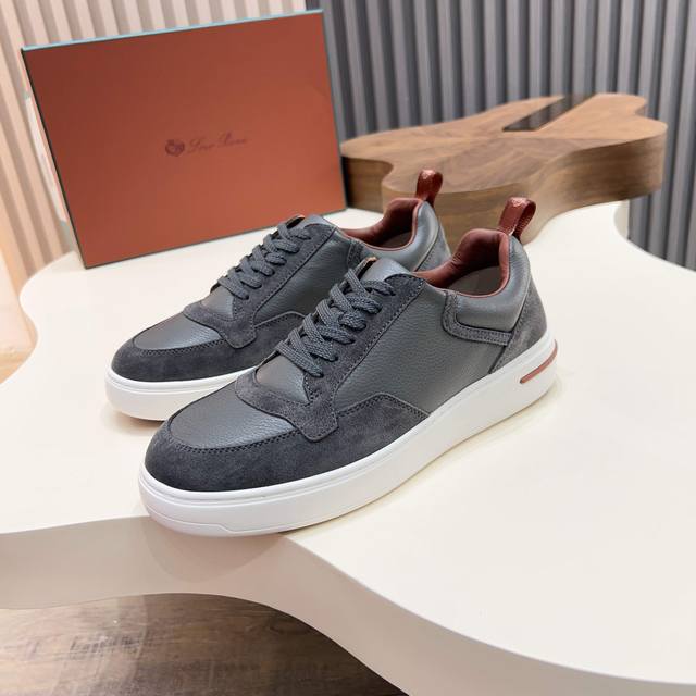 Loropiana 诺悠翩雅 Weekendwalk男士新款厚底运动鞋，采用轻牛反毛面料，鞋面绒面革嵌片和内侧轻微加垫锦纶面料饰边，突显运动风范。轻盈的鞋底则更