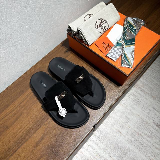 出厂价Pp：女款 品牌：Hermes编号：H8018-210199颜色：新色系码数:35一40 41 42订做不退不换 鞋面材质：进口小牛皮大底材质：Tpu防滑