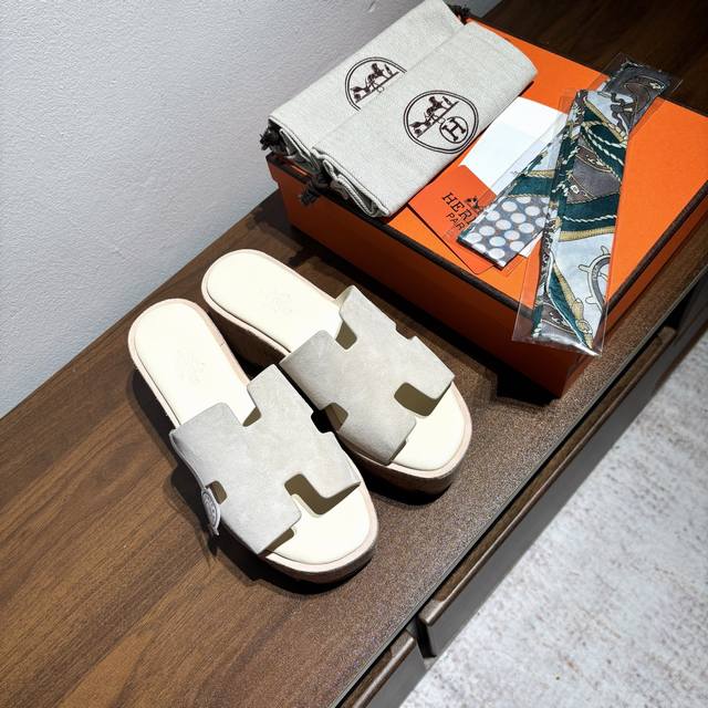 出厂价Pp：女款 品牌：Hermes编号：H8018-2102颜色：新色系码数:35一40 41 42订做不退不换 鞋面材质：进口牛反绒大底材质：防滑原边条大底