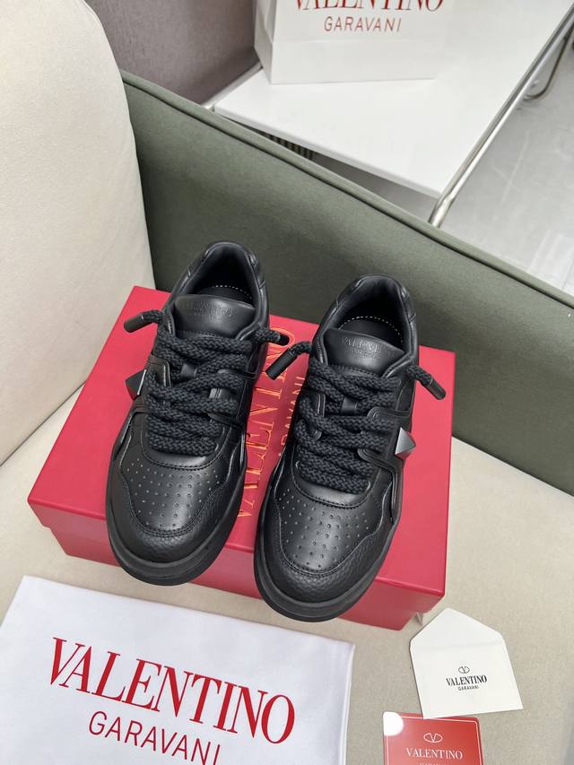 独家厚底粗鞋带最高端 Valentino华伦天奴 厚底粗鞋带爆款休闲鞋！张艺兴 关晓彤众多网红明星同款 代言引领潮流！！面料:原版定制全粒面牛皮内里:原版1:1