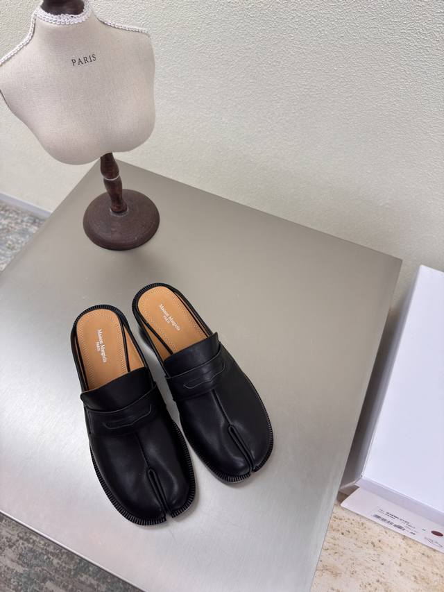 厚底复古 分趾拖鞋 Mm6 Maison Margiela 小牛皮面料 水染牛皮内里原版 意大利真皮大底 大热时尚风格 黑色 小牛皮面 Mm6 Maison M