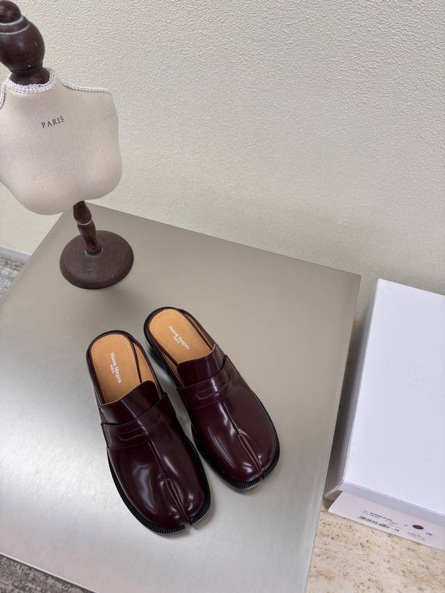厚底复古 分趾拖鞋 Mm6 Maison Margiela 开边朱 牛皮面料 水染牛皮内里原版 意大利真皮大底 大热时尚风格 酒红 Mm6 Maison Mar