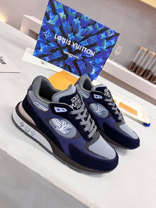 新色情侣爆款Lv运动鞋走秀款，原版1:1开发顶级版本！！！鞋面由意大利进口丝绸牛皮+3D打印渐变色网面、带夜光、鞋舌、后跟电绣Logo标志，侧边饰有品牌Logo