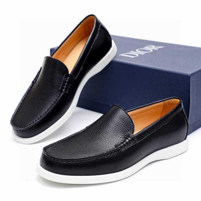 原单包装商品商标：Dior 迪奥 休闲皮鞋正码码数: 38-44 45.46.47订做 商品材料：精选 意大利进口头层荔枝纹小牛皮鞋面，进口水染牛皮内里。强烈立