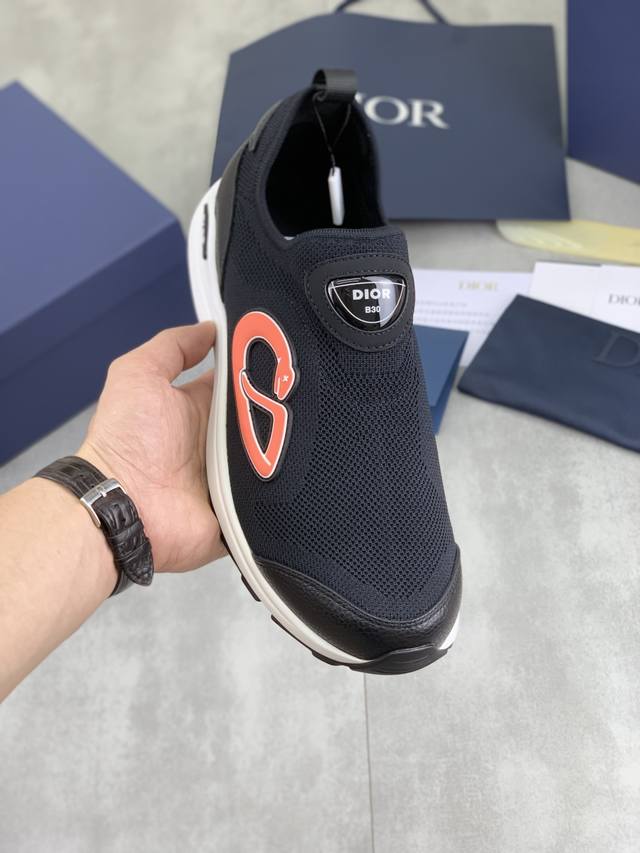 工厂P价P 实价 迪奥Dior Chrono 高版本飞织鞋 2025新品B30系列，以白色和黑色飞织系列 两侧饰以电脑打印 Cd 标志、鞋舌上的星星补丁和鞋跟的
