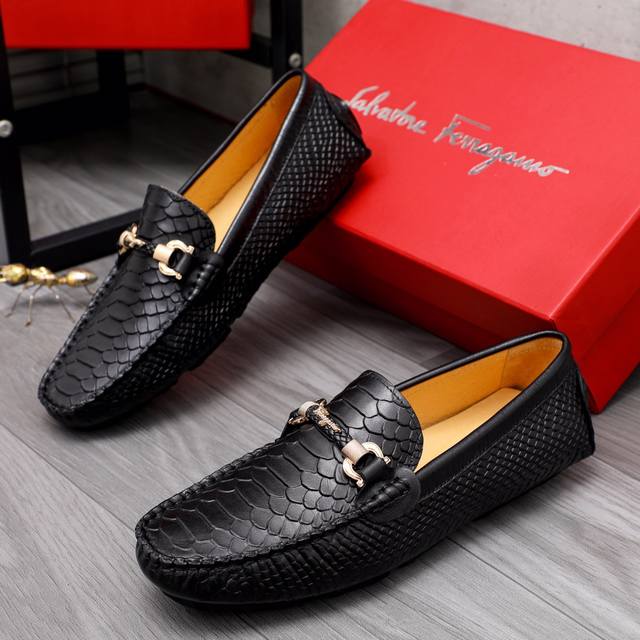 调工厂P价 男装男鞋 运动原单商品商标：Ferragamo 菲拉格慕 套脚鞋正码码数: 38-44商品材料：精选 头层牛皮鞋面 猪皮内里原版大底