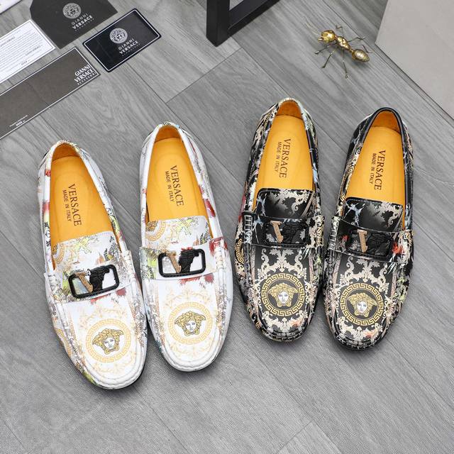 调工厂P价 男装男鞋 运动原单 商品商标：Versace 范思哲 休闲套脚鞋正码码数: 38-44 45 46 47 48订做商品材料：精选牛皮印花鞋面 猪皮内