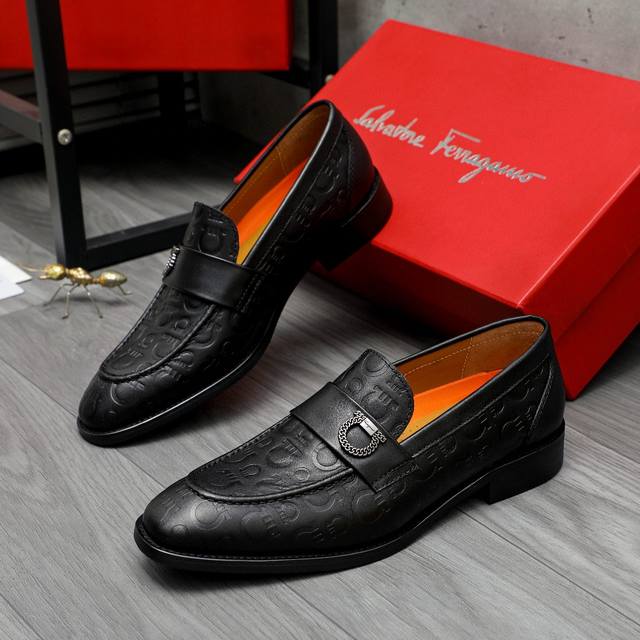 调工厂P价 男装男鞋 运动原单 商品商标：Ferragamo 菲拉格慕 商务正装皮鞋正码码数: 39-44 38 45订做商品材料：精选 头层压紋牛皮鞋面 牛皮