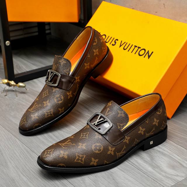 调工厂P价 男装男鞋 运动原单 商品商标：Louis Vuitton 路易威登 商务正装皮鞋正码码数: 38-44 45订做商品材料：精选 牛皮印花鞋面 牛皮内
