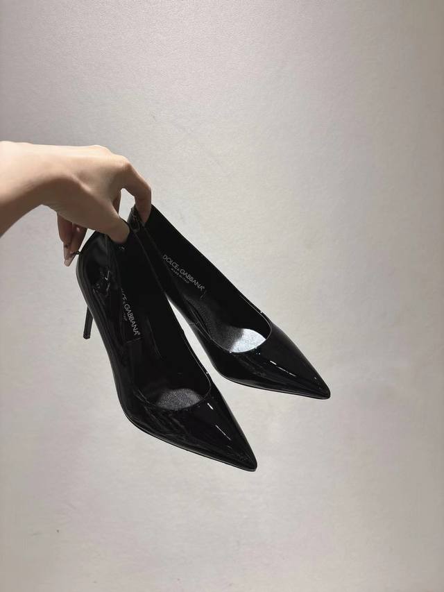 工厂P价 女装女鞋 运动原单原版牛漆皮材料，真皮大底，羊皮鞋垫，35-42码数 两种跟高10 Cm 6.5Cm