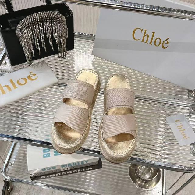 工厂P价 女装女鞋 运动原单 蔻依Chloe专柜同步上市新款手工缝线凉拖鞋：春夏款广升 风靡整个时尚圈以来，多色多款，这款面料使用专柜高密度织带，质地清爽透气不