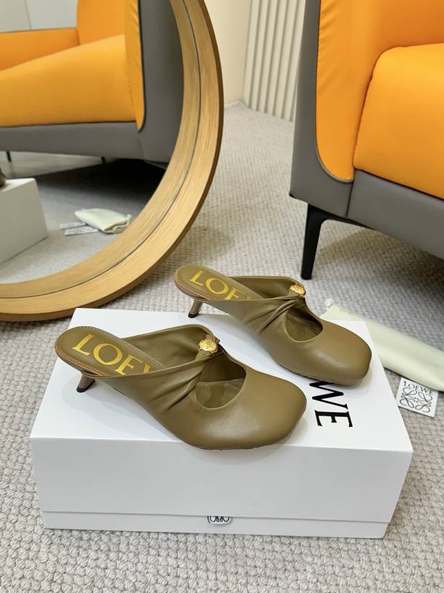 工厂P批 女装女鞋 运动原单高跟款Loewe 罗意威 25Ss 春夏新品 拖鞋 疯狂种草简约设计感觉更干净优雅让你念念不忘 颜色也很耐看漂亮，上脚瞬间气质十足气