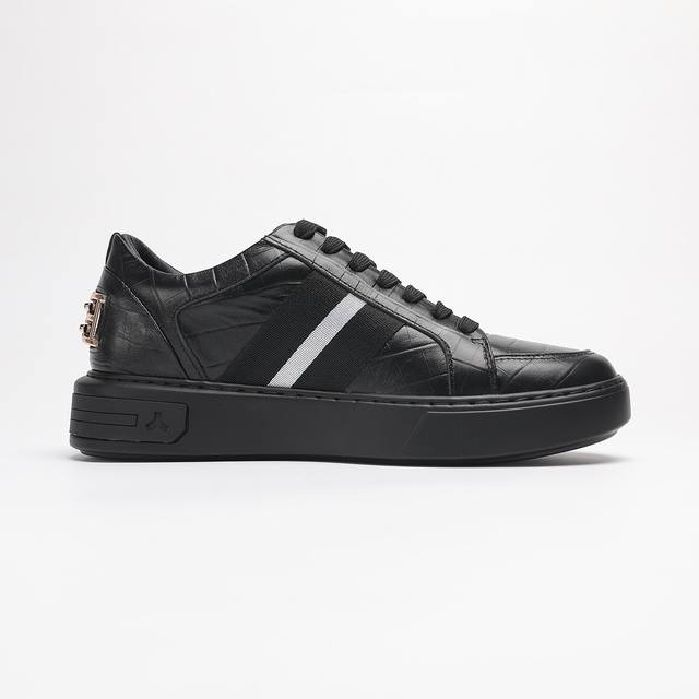 调工厂P价 女装女鞋 运动原单 Bally.巴利 官网款同步码数：38-44码。 新品夏季新品。 材料选用牛皮搭配独特线条元素设计。搭配羊皮内里，Bally原版