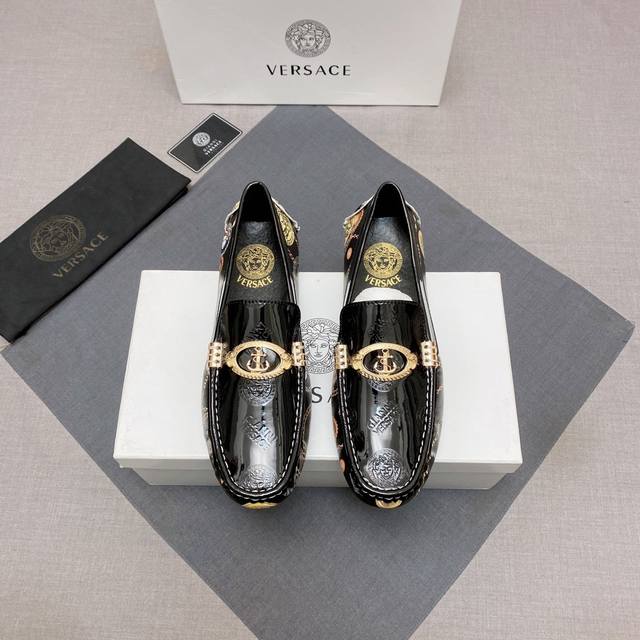 调工厂P价 男装男鞋 运动原单 Versace 范思哲 新款，2025米兰男时装周走秀款，鞋面进口牛皮+吸汗透气不掉色头层穿舒服羊皮内里，超滑质感，吸汗透气 ，