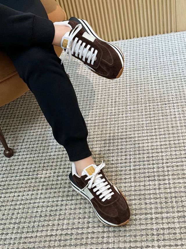 实价 汤姆2025新款 Tom Ford 美国复古轻奢 情侣款Size：35-44 Tom Ford设计师曾经是古888驰的设计师，来自美国品牌，贸易单，国内罕