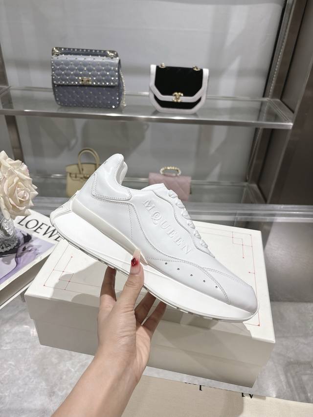 实价不让利 ！Alexander Mcqueen 亚历山大麦昆 2025春夏新款Sprint运动情侣款 鞋侧面饰有时尚个性字母Seal Logo标志 牛皮工艺