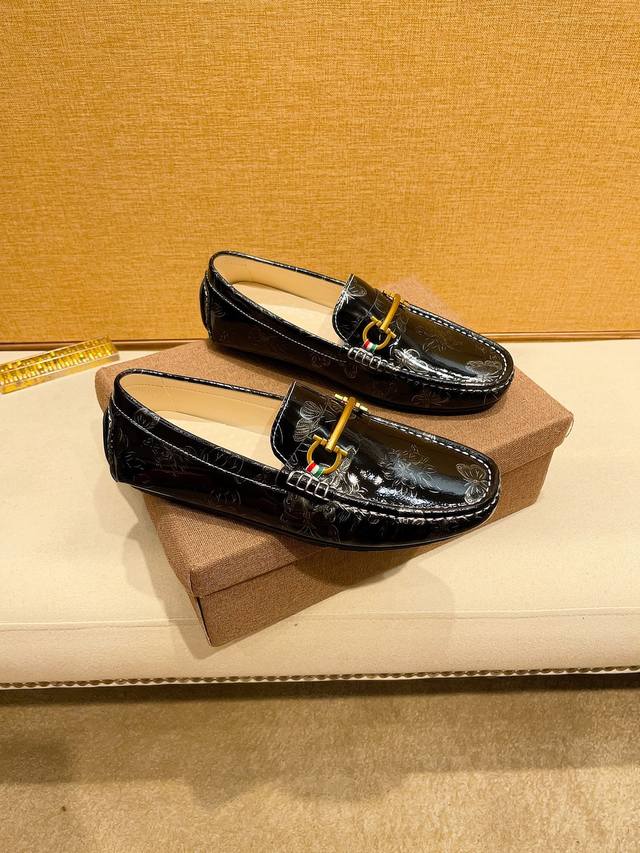 工厂P价 Gucci 古奇男士新款豆豆鞋上市 原单品质 官网同步头层牛皮皮内里，完美造型顶级品质，橡胶耐磨大底，，鞋型饱满，立体感十足超级百搭 高档不失品味，时