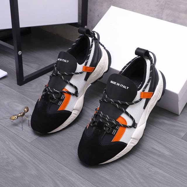 商品商标：Dsquared2 休闲男鞋正码码数: 38-46商品材料：精选牛皮配磨砂牛皮鞋面 短绒内里 牛皮鞋垫 原版大底