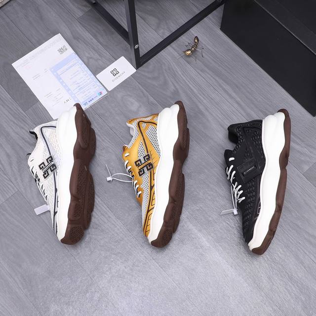 商品商标：Givenchy 纪梵希 休闲鞋正码码数: 38-44 商品材料：精选牛皮拼接网鞋面 网内里 牛皮鞋垫 原版大底