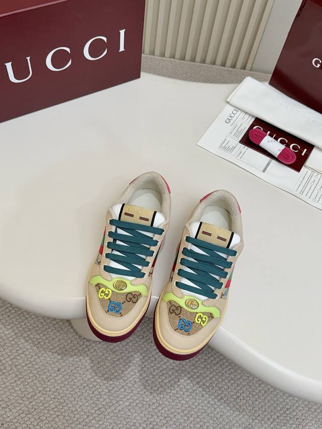 实价 Gucc经典脏脏鞋 顶级工厂P品质，砖柜一比一无可挑剔，穿上脚舒适度燃到爆表，复古做旧元素，鞋舌复古标，双Glogo，满面的Gucc元素面料：电秀双 G