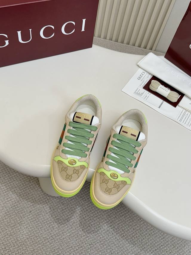 实价 Gucc经典脏脏鞋 顶级工厂P品质，砖柜一比一无可挑剔，穿上脚舒适度燃到爆表，复古做旧元素，鞋舌复古标，双Glogo，满面的Gucc元素面料：提花双 G