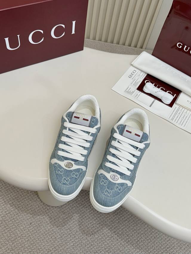 实价 Gucc经典脏脏鞋 顶级工厂P品质，砖柜一比一无可挑剔，穿上脚舒适度燃到爆表，复古做旧元素，鞋舌复古标，双Glogo，满面的Gucc元素面料：提花双 G