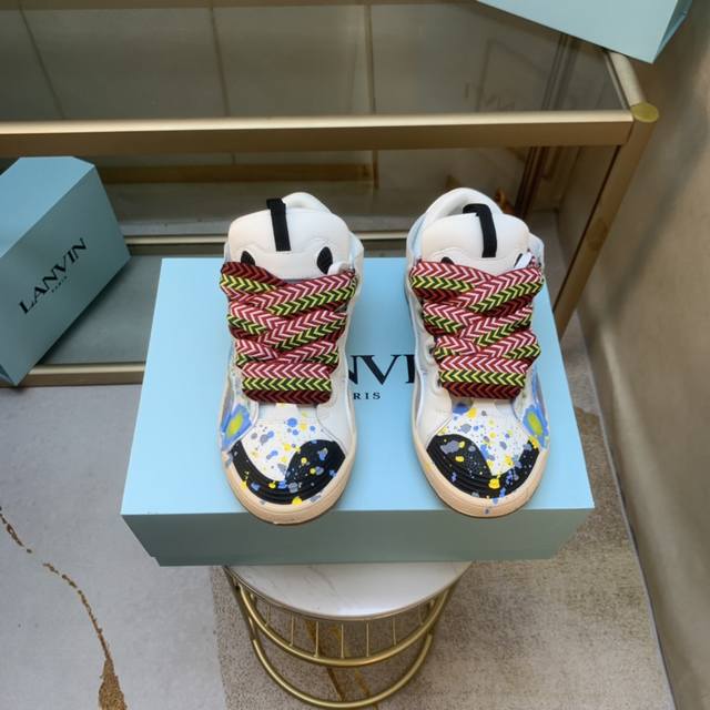 浪凡Lanvin. 颜色22个色：面料牛巴哥，透气网布，牛皮垫脚！男女同款：35-46码！