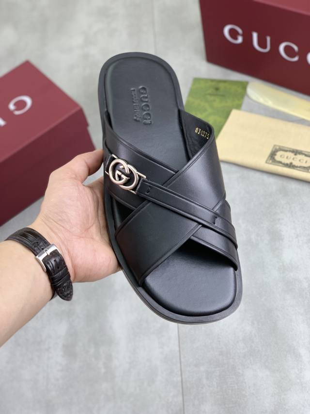 工厂P价P 实价 高版本 Gucci 古奇蛇年新款休闲烫钻拖鞋，原版官网、完美做工 透射出一种尊贵奢华，于古奇高端超凡工艺中升华其奢侈定义。原版古奇双G组合大底