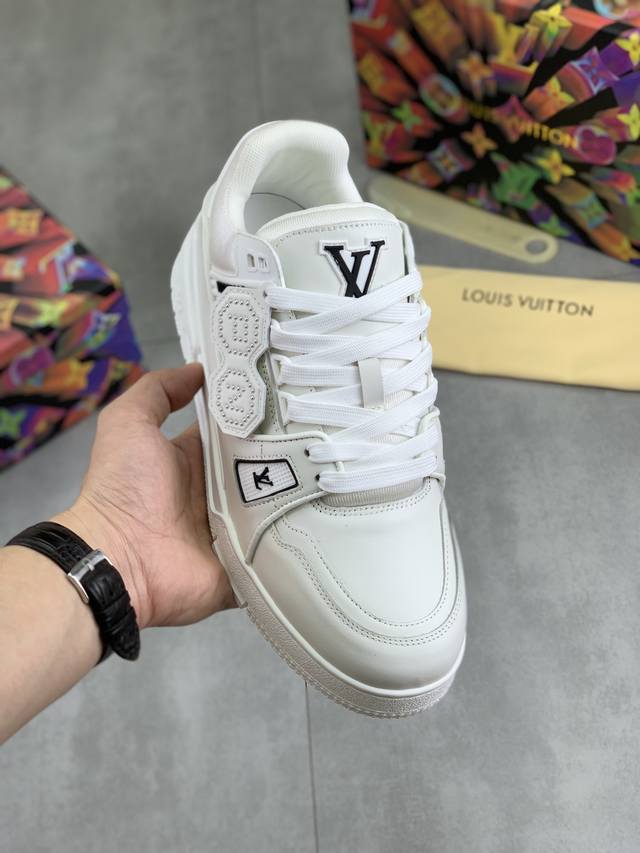 工厂P价P 实价 Louis Vuitton 原单 新款Lv路易威登 * Lv经典潮鞋！选用进口原版牛皮 水染牛皮内里.最新款原版耐磨橡胶组合大底！高品质精品！