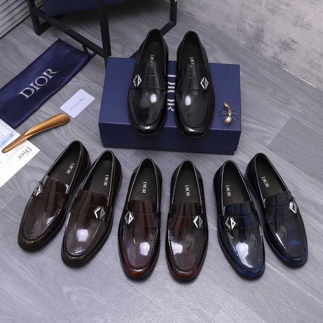 商品商标：Dior 迪奥 正装商务皮鞋正码码数: 39-45 45定做不退换 商品材料：精选珠光牛皮鞋面 牛皮内里 原版大底