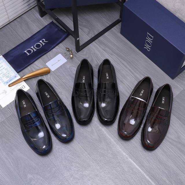 商品商标：Dior 迪奥 正装商务皮鞋正码码数: 39-45 45定做不退换 商品材料：精选珠光牛皮擦色鞋面 牛皮内里 原版大底