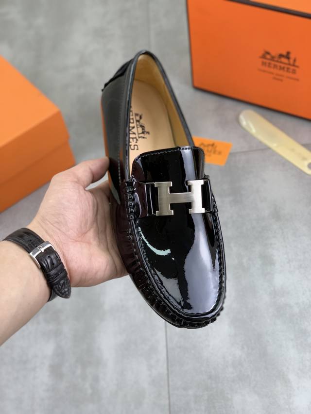 工厂P价P 实价 爱马仕 香港高品质豆豆鞋。懒人套脚乐福款 此款面料采用进口顶级意大利头层牛皮配原版五金全头层猪皮内里 里更为高档 原版防滑耐磨橡胶大底驾车唯一