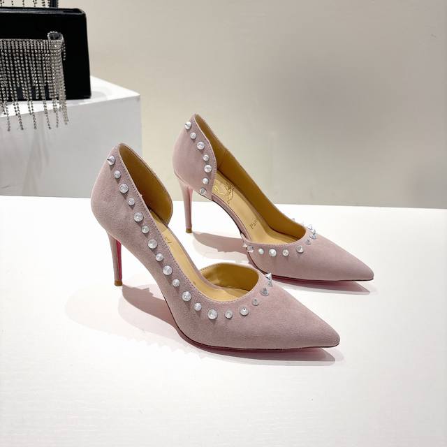 顶级版 原版盒Christian Louboutin 2025S原版做货Cl经典Angalina红底柳丁高跟鞋～ 材质：麂皮绒 内里：羊皮里 大底：原版进口Ar