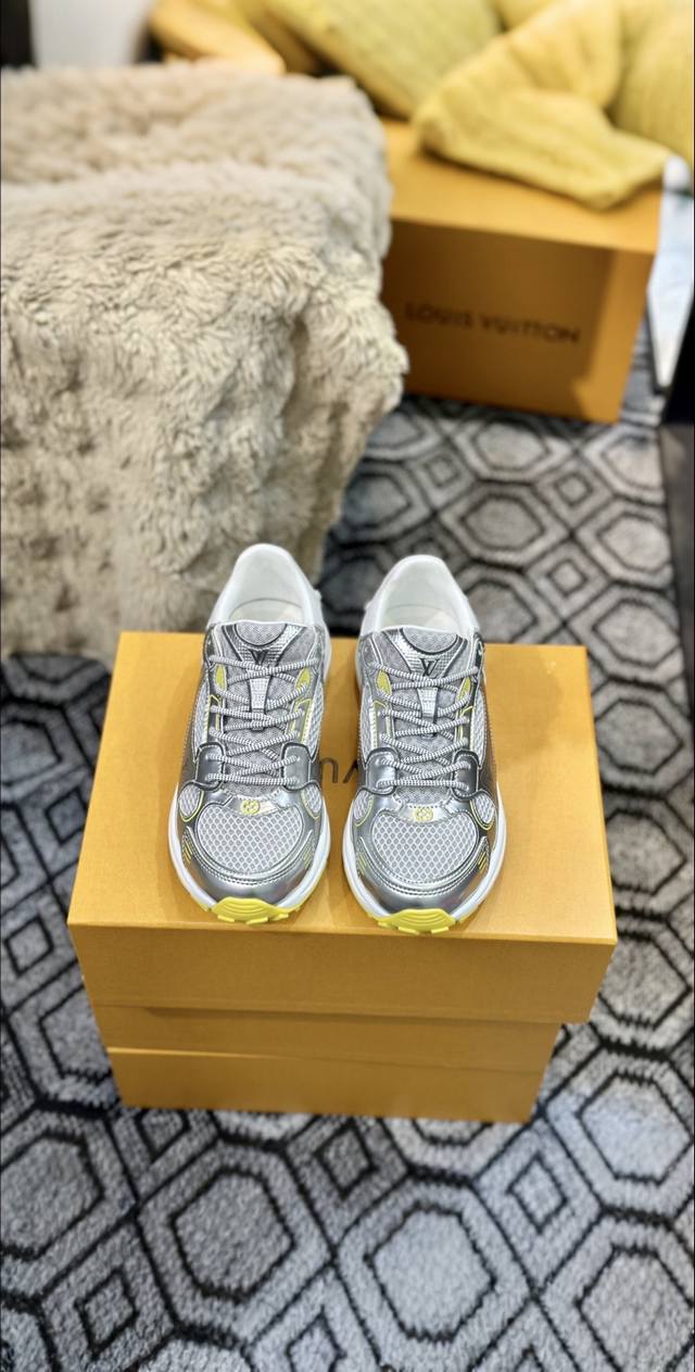 工厂P价 专柜超火的一款■Lv路易威登 L家驴牌Runner Tatic系列 厚底 休闲 运动鞋 跑鞋原版购入开发 做货 本款 Lv Runner Tatic