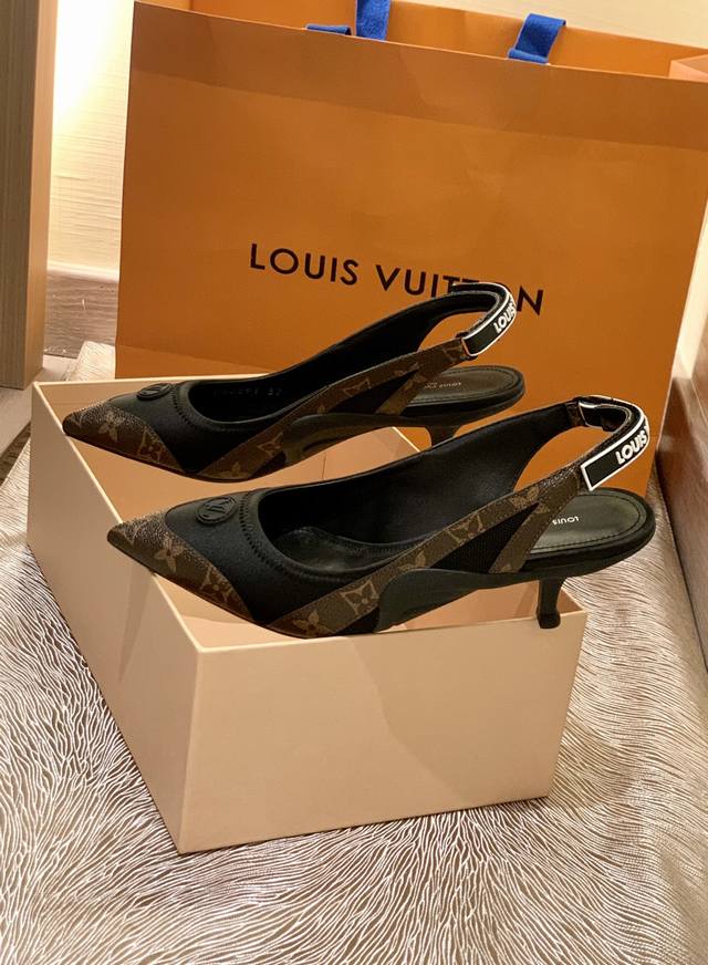 Vuitton Loui .馿家￣￣￣￣￣★顶级版本 ★原版开发 独家开模★码数35 418色可选